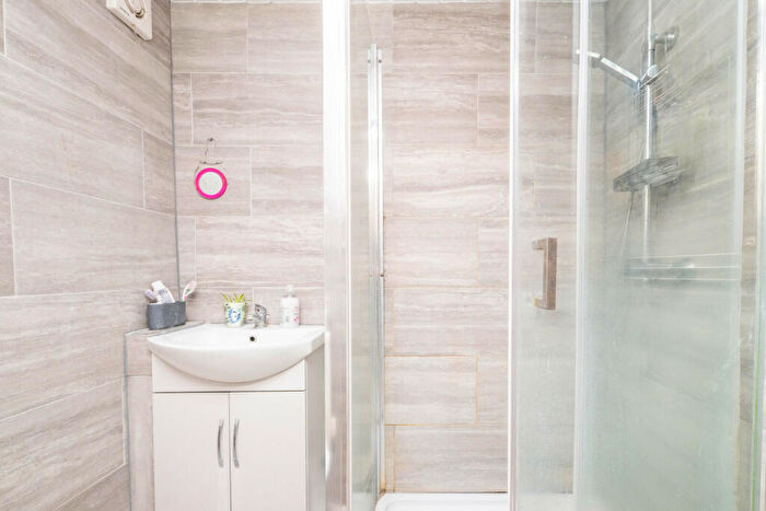3 Bedroom End Of Terrace House For Sale In London Road, Wallington, SM6