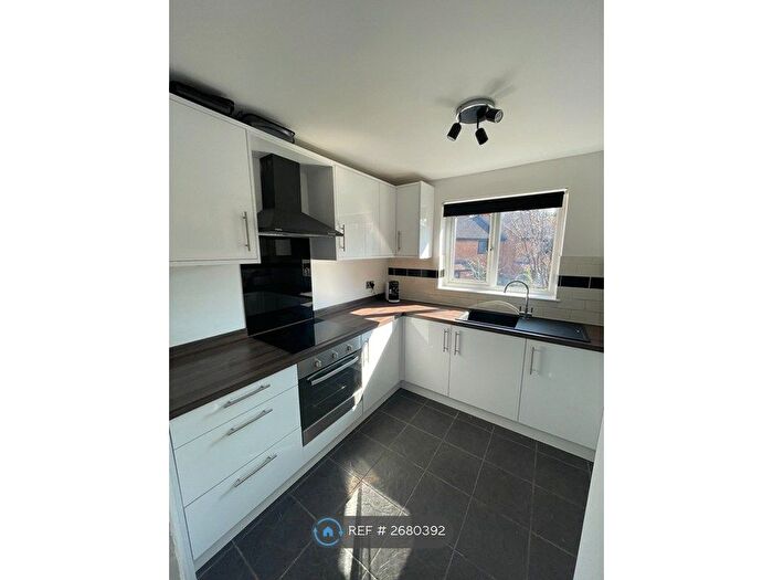 1 Bedroom Flat To Rent In Knaves Hollow, Wooburn Moor, High Wycombe, HP10