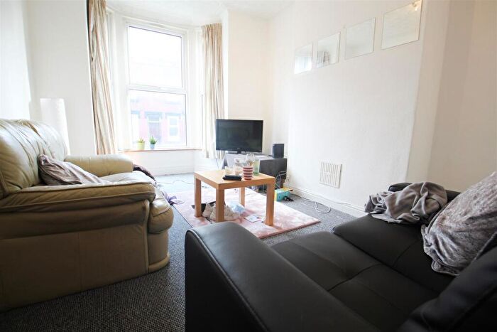 6 Bedroom Terraced House To Rent In Thornville Road, Hyde Park, Leeds, LS6