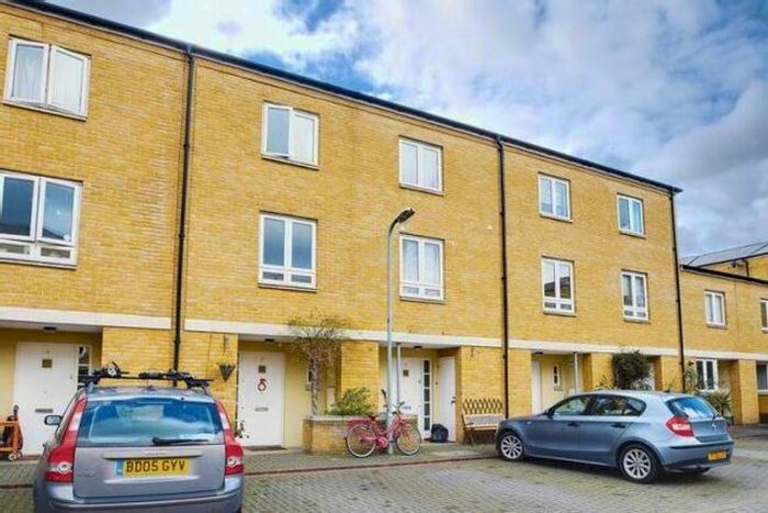 3 Bedroom Property To Rent In Blundell Close, London, E8