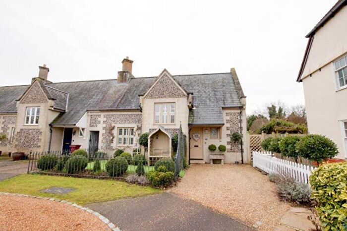 2 Bedroom House To Rent In Drewitts Mews, PO20