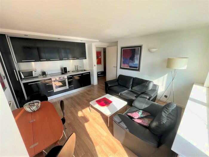 2 Bedroom Apartment To Rent In -Bedroom Apartment - West Point, Leeds, LS1