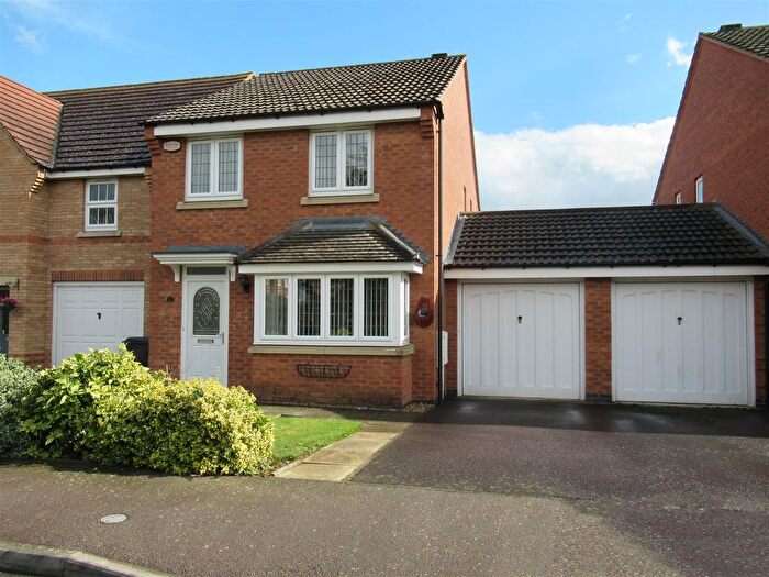 3 Bedroom Link Detached House To Rent In Sunningdale Drive, Rushden, NN10