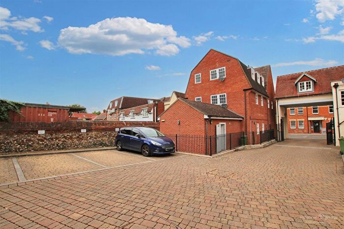 2 Bedroom Flat To Rent In Reading Road, Pangbourne, Reading, RG8