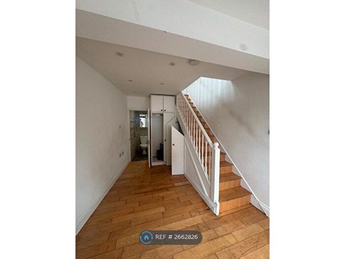 Studio To Rent In Brunswick Avenue, London, N11