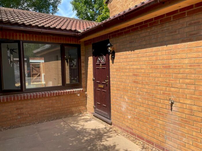 1 Bedroom Bungalow To Rent In Gade Close, Hayes, Greater London, UB3