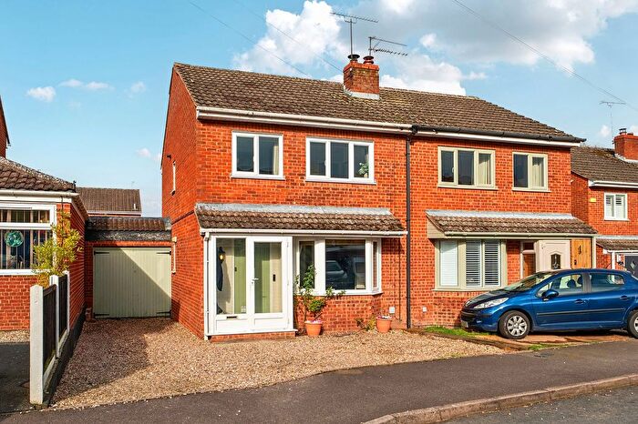 3 Bedroom Semi Detached House For Sale In Chestnut Close, Drakes Broughton, WR10