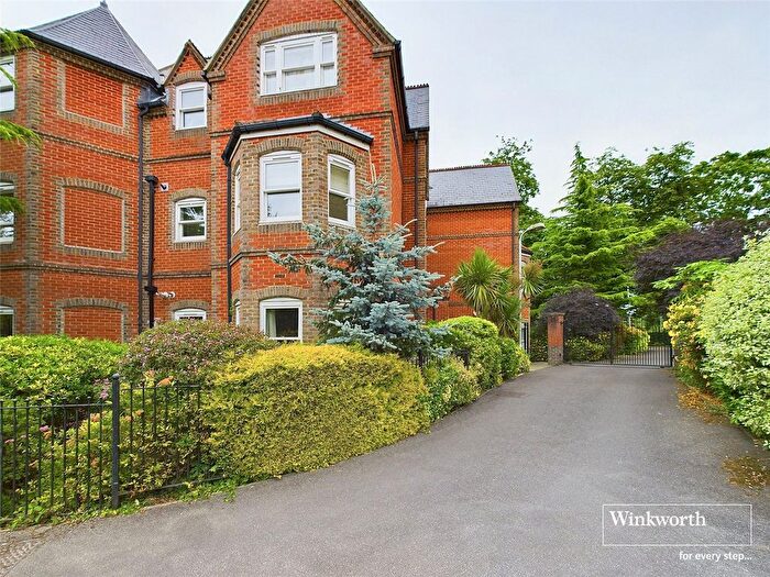 2 Bedroom Flat To Rent In Cadugan Place, Reading, Berkshire, RG1