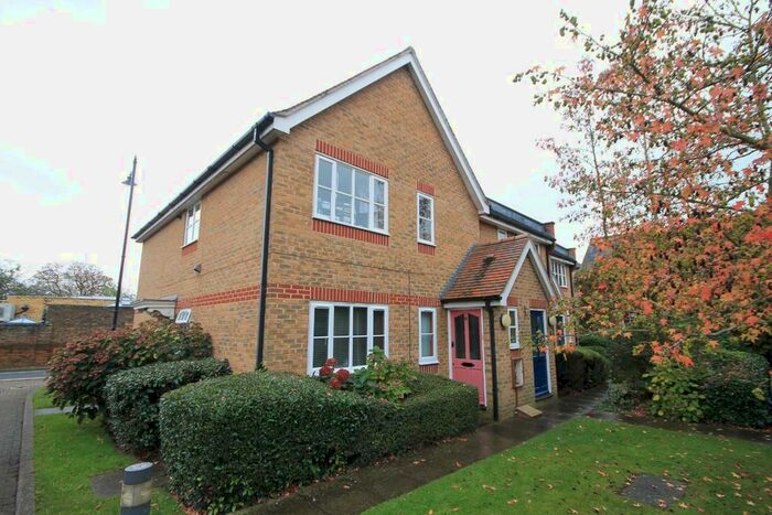 2 Bedroom Flat To Rent In Thames Street, Sunbury-On-Thames, TW16