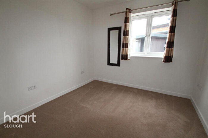 2 Bedroom Apartment To Rent In Aspects Court, Slough, SL1