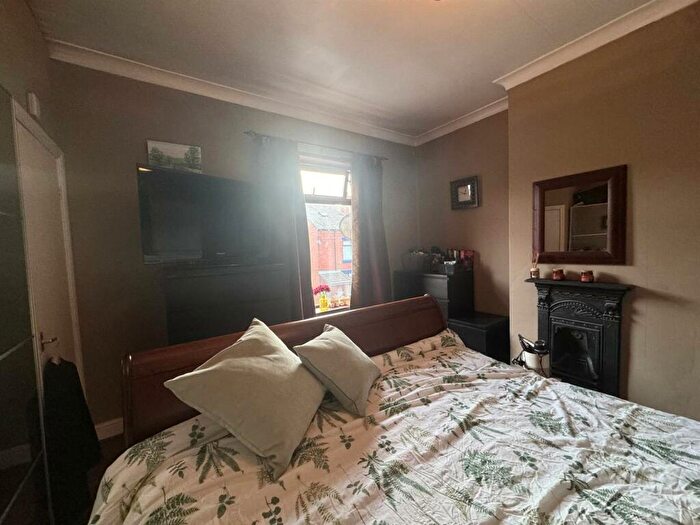 3 Bedroom Terraced House For Sale In Middleton Avenue, Rothwell, Leeds, LS26