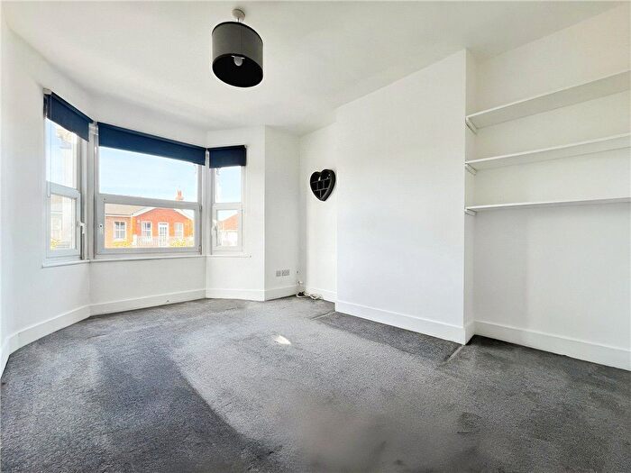 2 Bedroom Maisonette To Rent In Hounslow Road, Twickenham, TW2