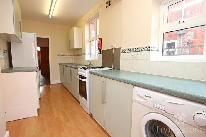 2 Bedroom Terraced House To Rent In Avenue Road Extension, LE2