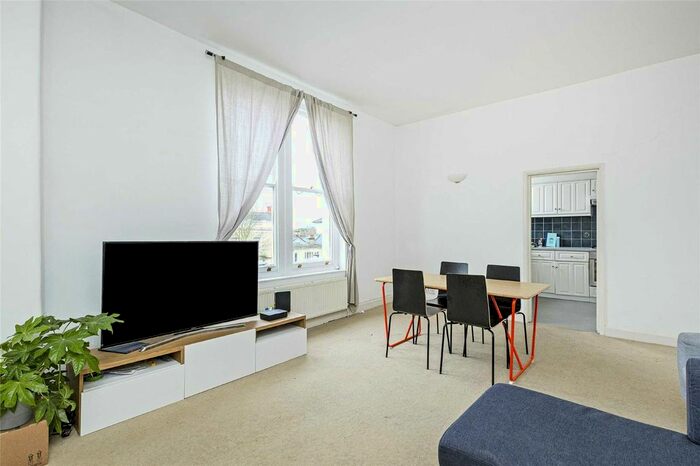 2 Bedroom Flat To Rent In Park Hill, London SW4