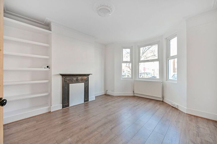 3 Bedroom Flat To Rent In Coombe Gardens, New Malden, KT3