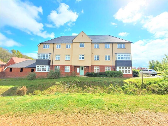 2 Bedroom Flat To Rent In Falcon Way, Bracknell, RG12
