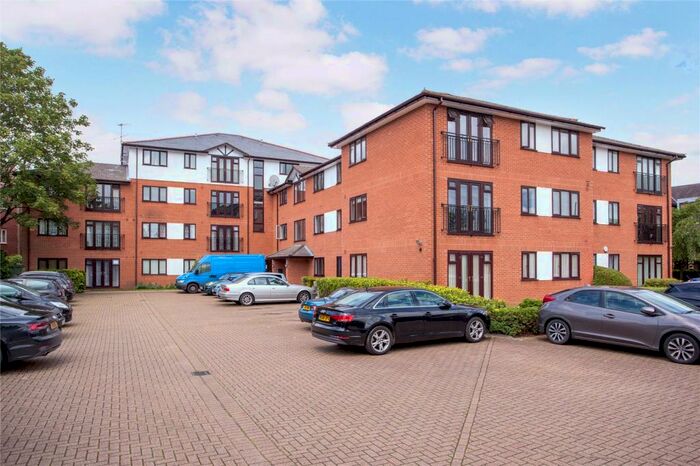 2 Bedroom Flat To Rent In Imperial Court, Station Road, Henley-on-Thames, Oxfordshire, RG9