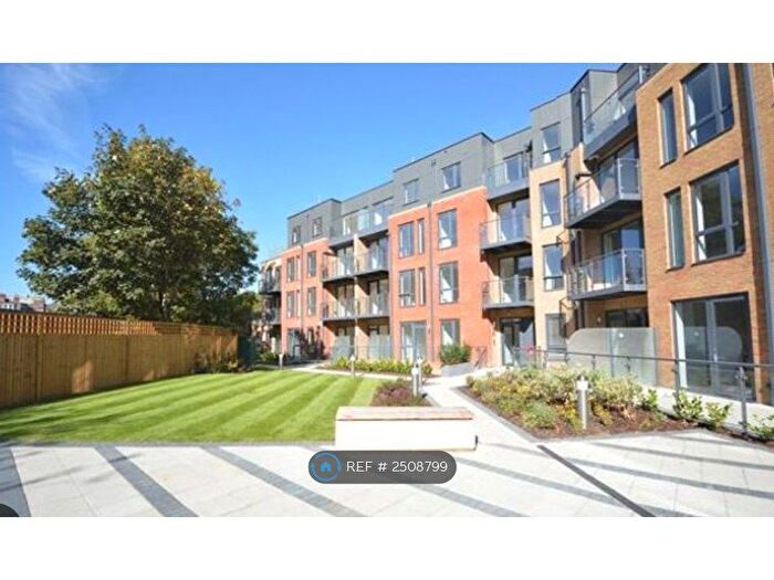 2 Bedroom Flat To Rent In Boundaries Road, London, SW12