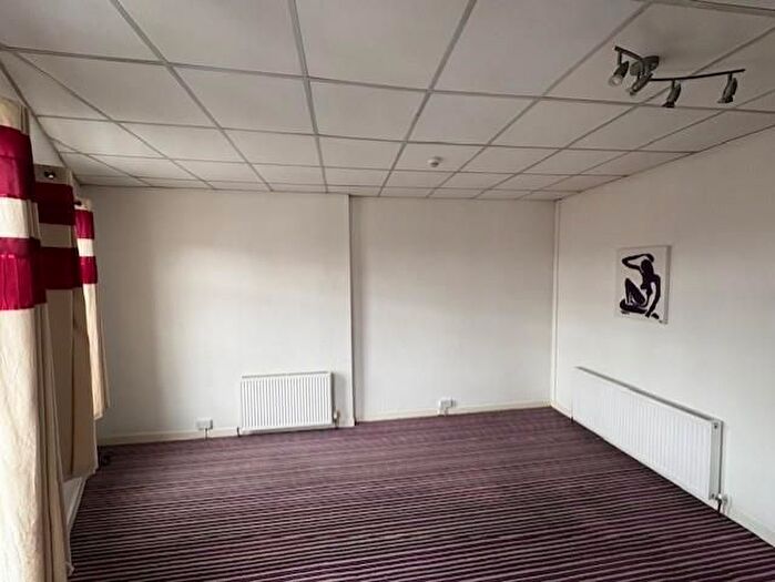 1 Bedroom Flat To Rent In Flat, A Princes Avenue, HU5