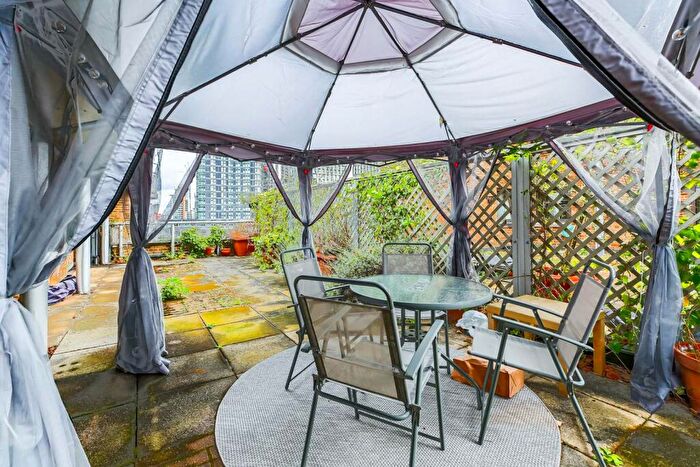 2 Bedroom Flat To Rent In Meridian Place, Canary Wharf, London, E14