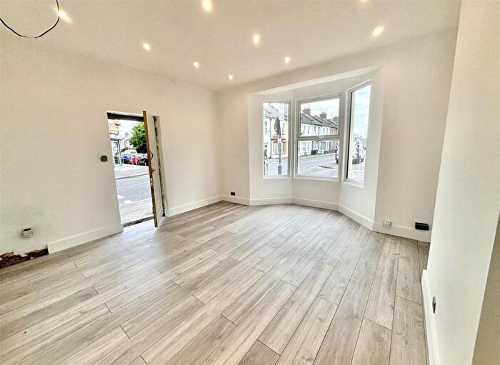 1 Bedroom Property For Sale In Ramuz Drive, Westcliff-On-Sea, SS0