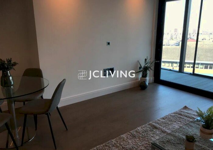 2 Bedroom Flat To Rent In The Dumont, London, SE1