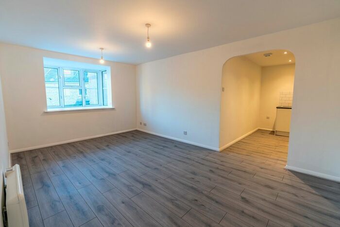 1 Bedroom Flat To Rent In Darwin Court, Gravel Walk, Rochester, Kent, ME1