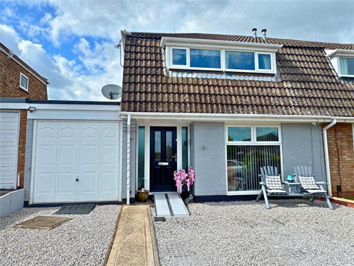 3 Bedroom Semi-Detached House For Sale In Dane Close, Broughton, Brigg, North Lincolnshire, DN20