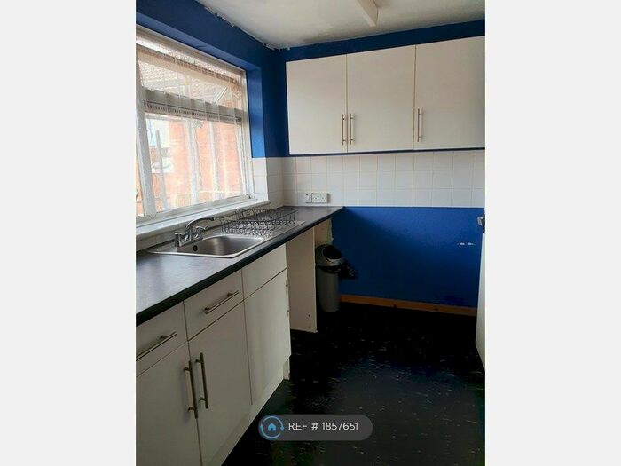 2 Bedroom Flat To Rent In Denham Close, Luton, LU3