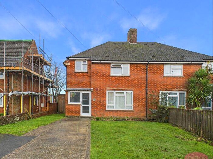 2 Bedroom Flat For Sale In Draper Road, Christchurch, BH23