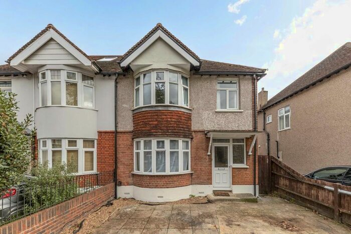 3 Bedroom Property To Rent In Waldegrave Road, Teddington, TW11