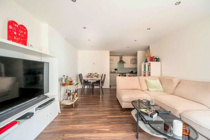 2 Bedroom Flat To Rent In Cam Road, Stratford, London, E15