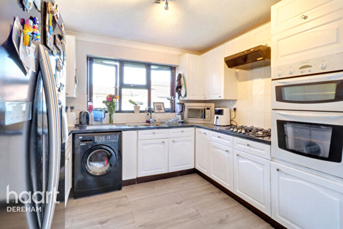 3 Bedroom Semi-Detached House For Sale In Malthouse Close, Watton, IP25
