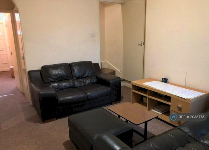 3 Bedroom Terraced House To Rent In Grasmere Street, Leicester, LE2