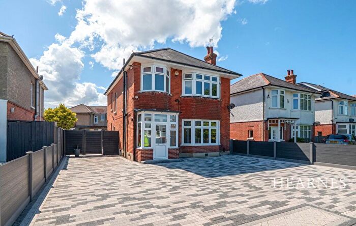 3 Bedroom Detached House For Sale In Charminster Avenue, Bournemouth, BH9
