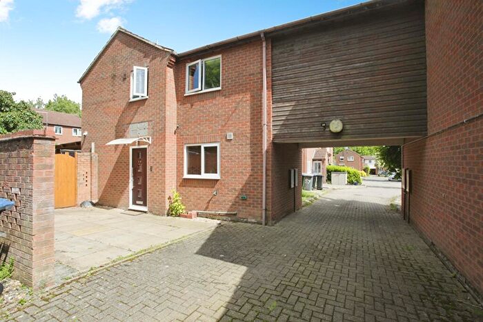 3 Bedroom Semi-Detached House For Sale In Wavere Court, Brownsover, Rugby, CV21