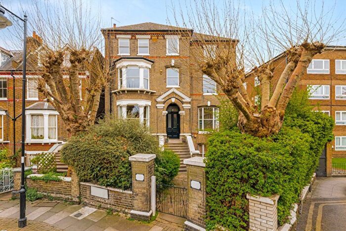 2 Bedroom Flat For Sale In Hartham Road, Hillmarton Conservation Area, N7