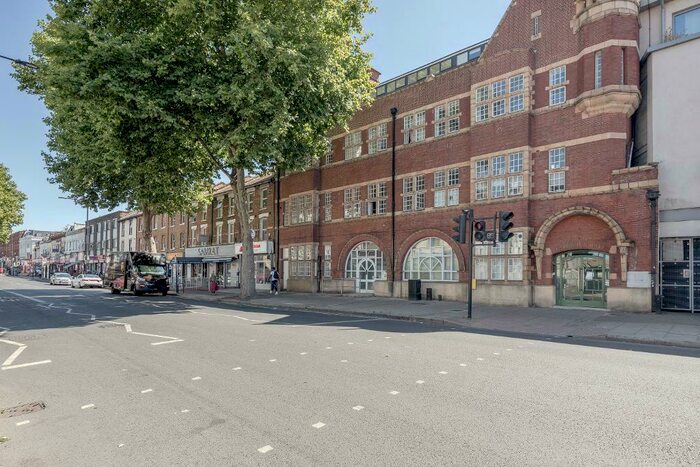 2 Bedroom Flat To Rent In Fairbairn Hall, Barking Road, Newham, London, E13