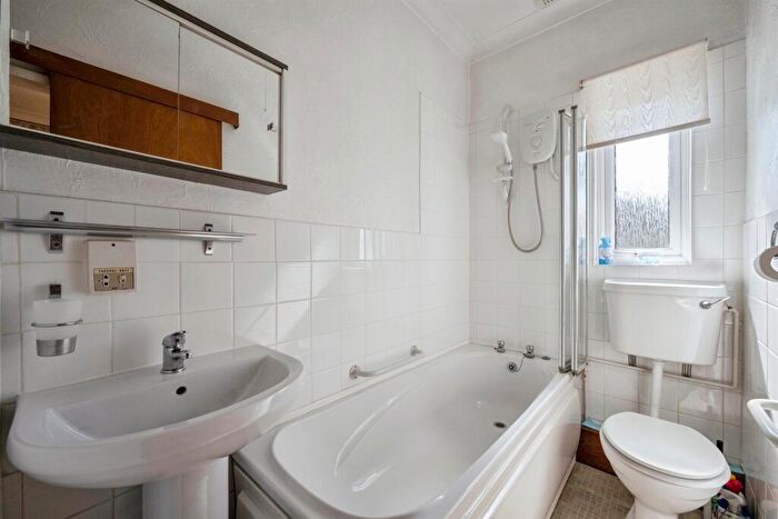 2 Bedroom Detached Bungalow For Sale In Kirton Lane, Thorne, Doncaster, DN8