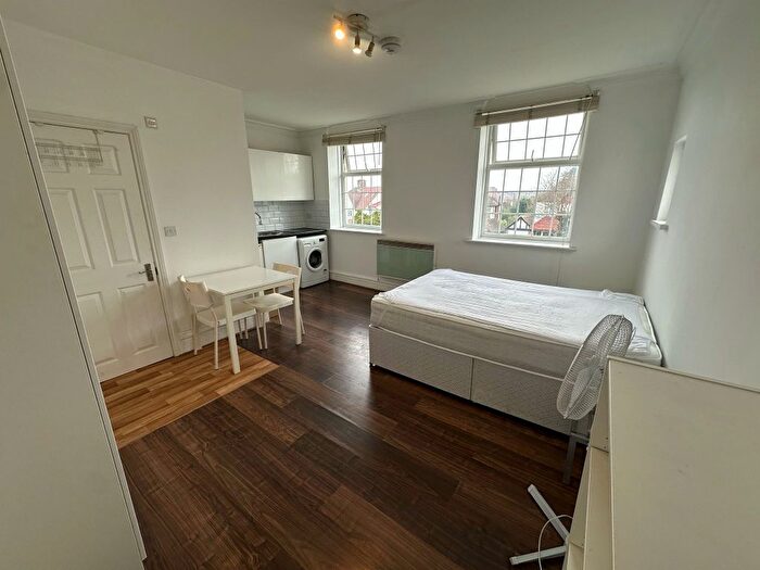 Studio To Rent In Station Road, Hendon Central, London, NW4
