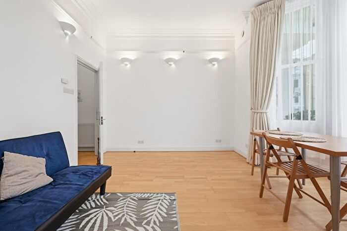 2 Bedroom Flat To Rent In Colville Gardens, London, W11
