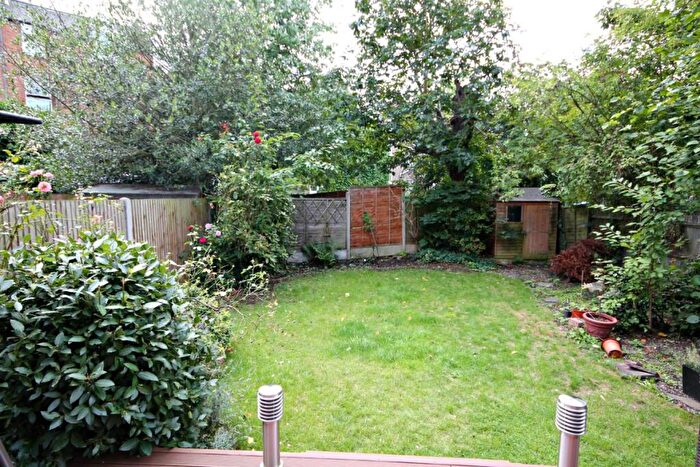 3 Bedroom Flat To Rent In St Pauls Avenue, Willesden Green, NW2