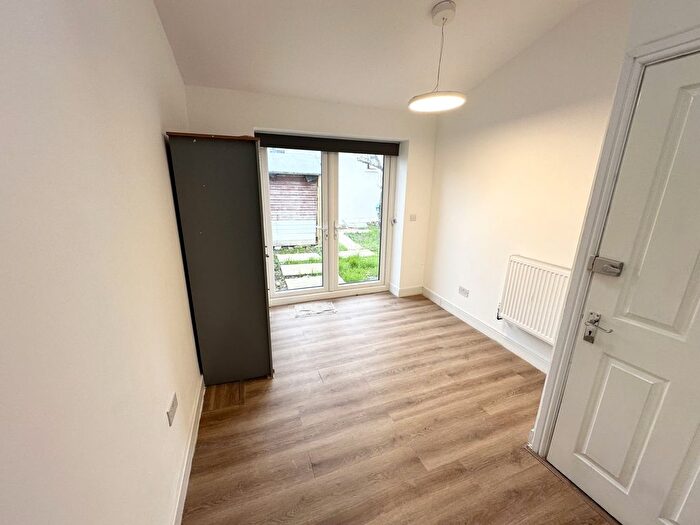 Studio To Rent In Goldbeaters Grove, Edgware, Greater London, HA8