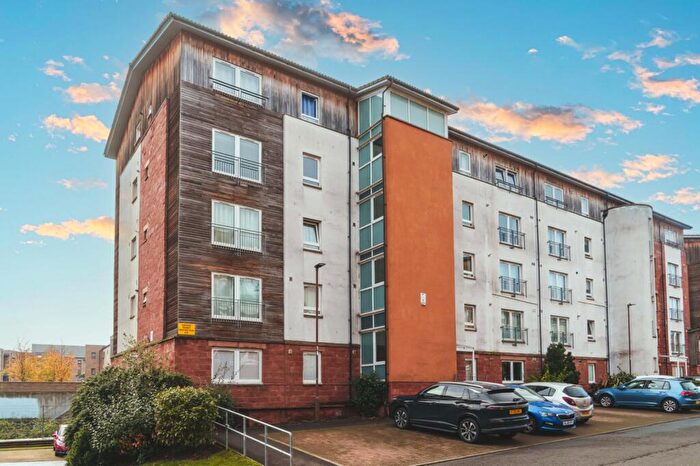 2 Bedroom Flat For Sale In / Albion Gardens, Leith, EH7