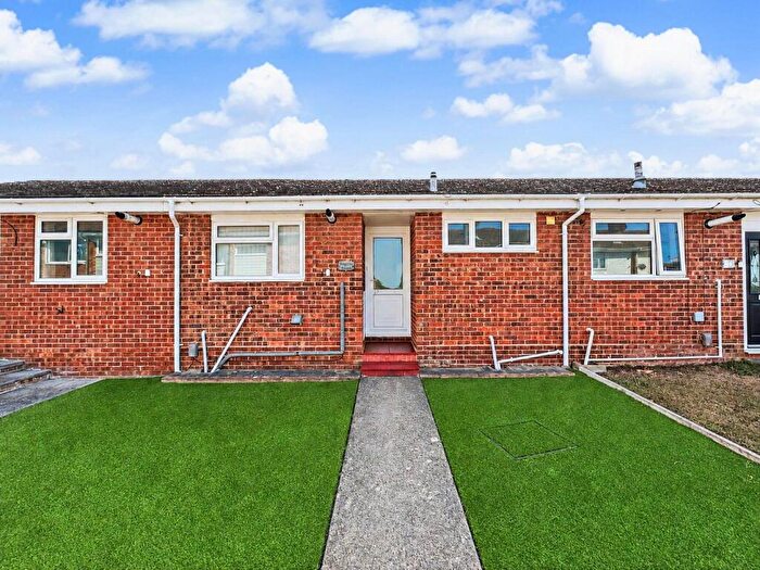 1 Bedroom Bungalow For Sale In Knavesacre Court, Parkwood, Kent, ME8