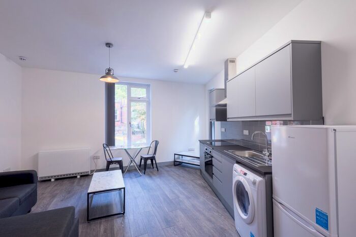1 Bedroom Flat To Rent In Buckingham Mount, Leeds, LS6