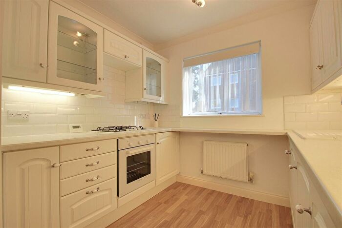 1 Bedroom Flat To Rent In High Street, Kings Langley, WD4