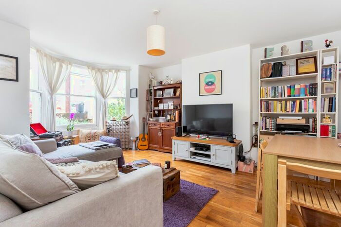 1 Bedroom Flat To Rent In Woodland Hill, London, SE19