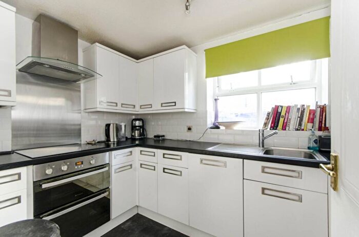 2 Bedroom Flat To Rent In Stoneyard Lane, Poplar, London, E14