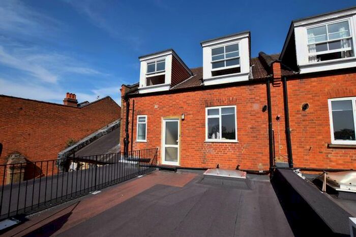 3 Bedroom Flat To Rent In Broad Street, Teddington, TW11